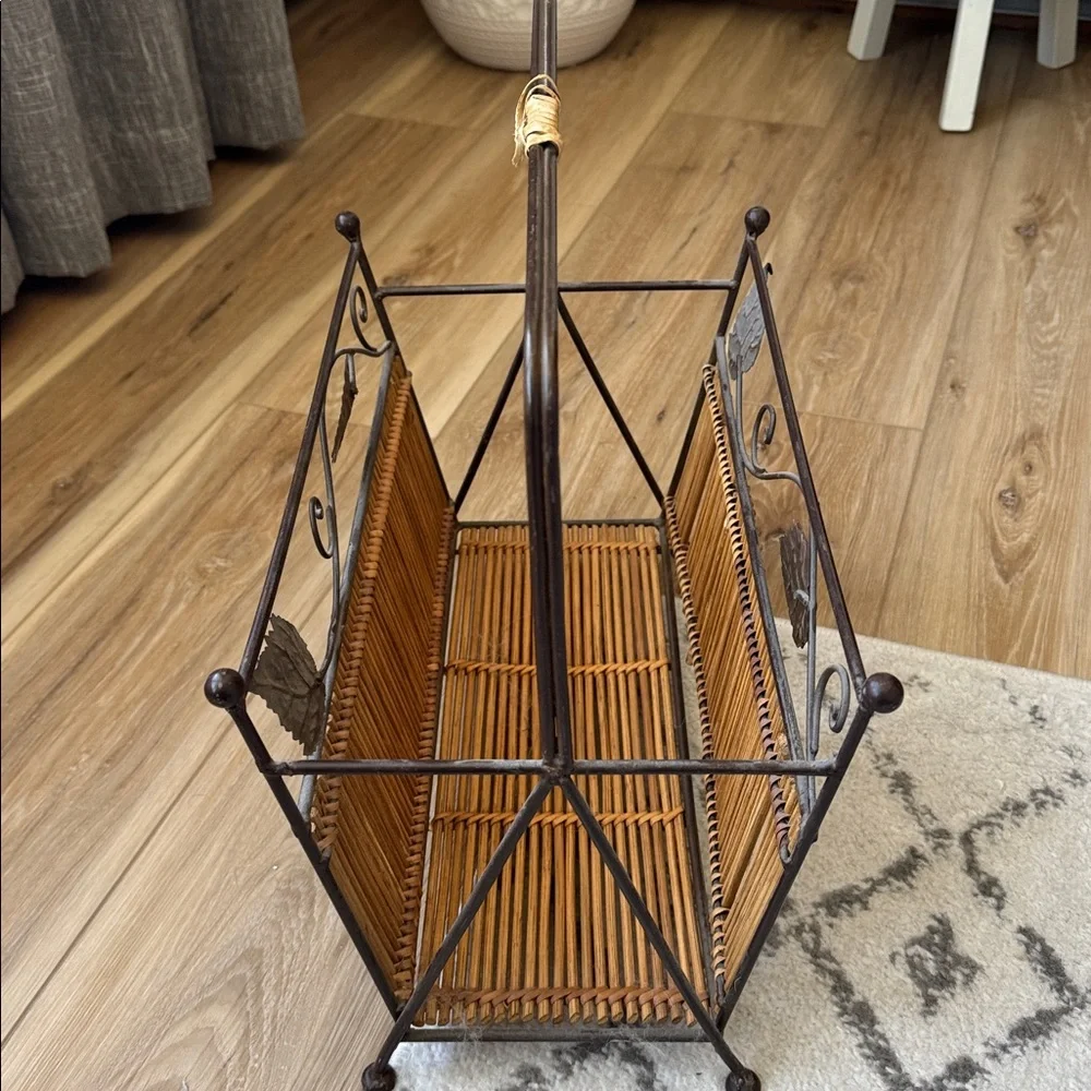 VINTAGE PIER 1 IMPORTS MAGAZINE HOLDER
